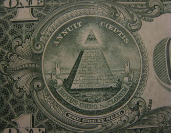На американском долларе изображена 13-ти ступенчатая пирамида. Фото: Стефани ЛЭМ. Великая Эпоха (The Epoch Times)