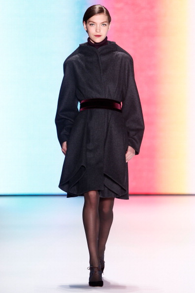 Коллекция Carolina Herrera на Неделе моды Mercedes Benz Fashion Week 2011, 14 февраля 2011, Линкольн-центр, Нью-Йорк