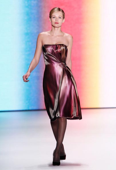 Коллекция Carolina Herrera на Неделе моды Mercedes Benz Fashion Week 2011, 14 февраля 2011, Линкольн-центр, Нью-Йорк