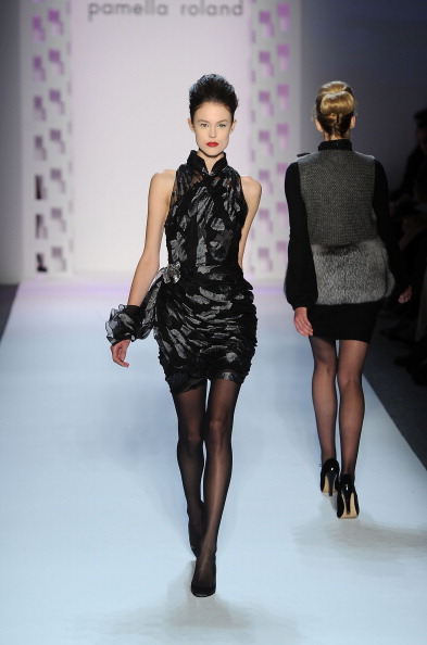 Коллекция Pamella Roland на Неделе моды Mercedes Benz Fashion Week 2011, 14 февраля 2011, Линкольн-центр, Нью-Йорк