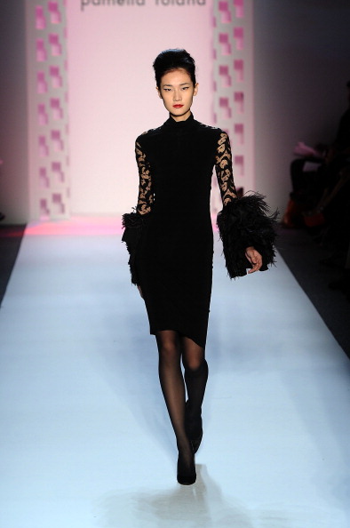 Коллекция Pamella Roland на Неделе моды Mercedes Benz Fashion Week 2011, 14 февраля 2011, Линкольн-центр, Нью-Йорк