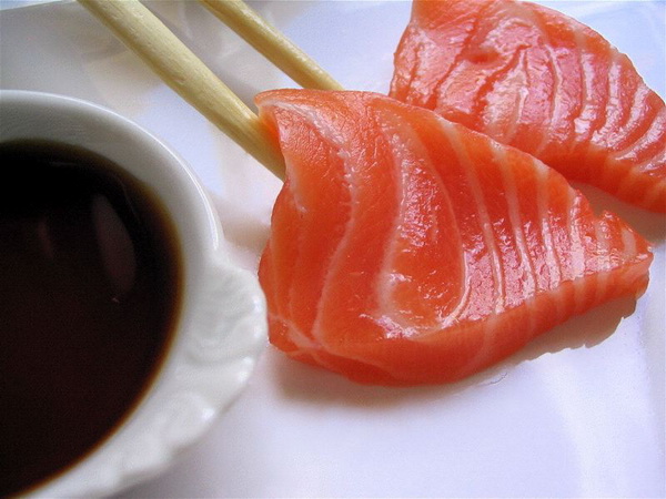 Японская кухня, доставка обедов, караоке-бар - достойный подарок на праздник. Фото с images.yandex.ru