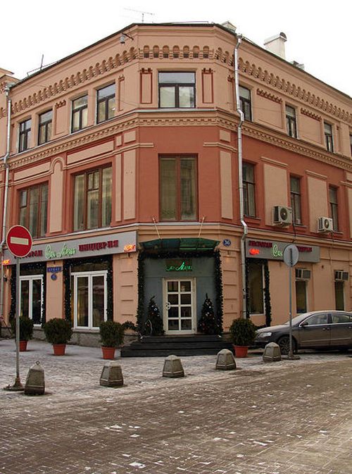 Здание на Арбате. Фото с сайта wikimedia.org