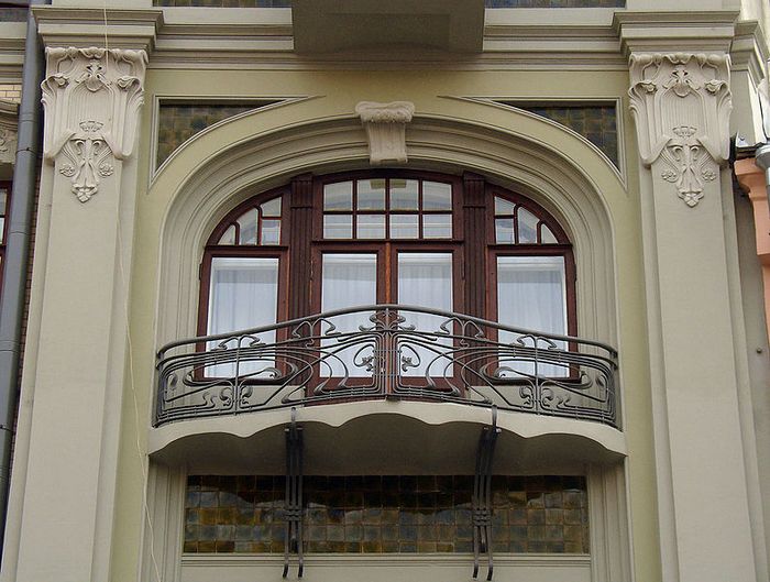 Фасад здания на Арбате. Фото: NVO/wikimedia.org