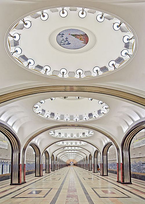 Вертикальная панорама станции метро Маяковская. Фото с сайта wikimedia.org