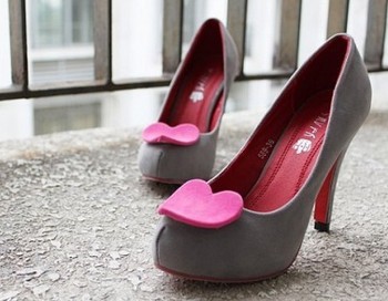 Как научиться ходить на каблуках. Фото с сайта helpster.ru