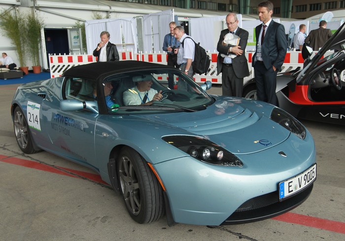 Tesla Roadster. Фото: Sean Gallup/Getty Images
