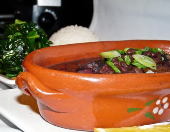 Feijoada, национальное бразильское блюдо. Фото с сайта theepochtimes.com