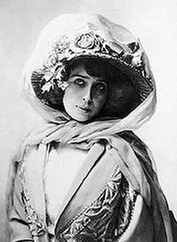 Мистингетт.  Фото с сайта ru.wikipedia.org
