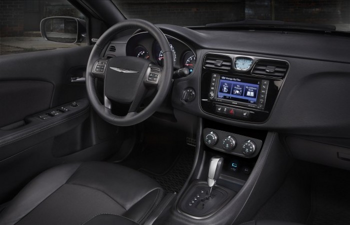 Интерьер Chrysler 200. Фото: Chrysler