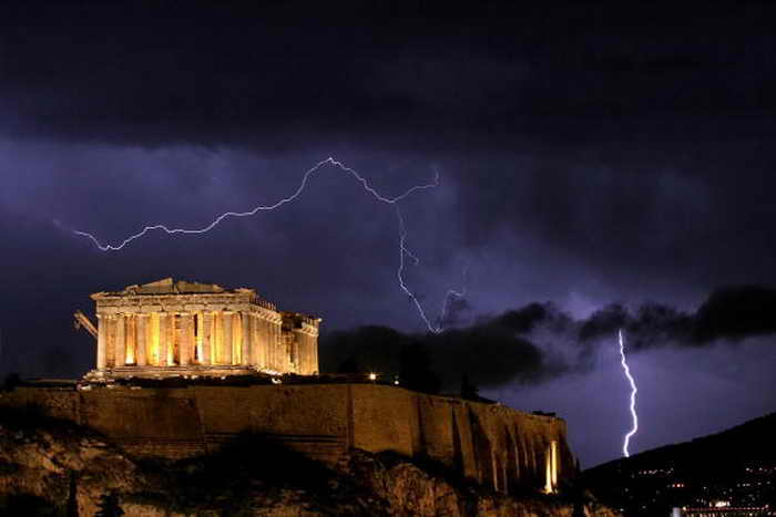 Афины. Фото: ARIS MESSINIS/AFP/Getty Images