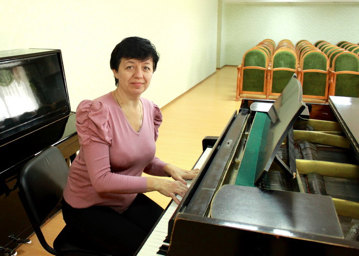 Виктория Анастасьева в колледже перед началом занятий. Фото: Ирина Рудская/Великая Эпоха (The Epoch Times)