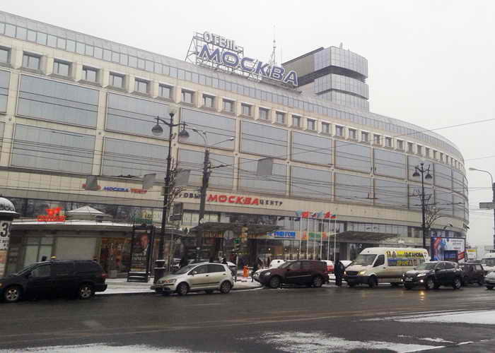 Площадь Александра Невского. Гостиница. Фото: Татьяна Петрова/Великая Эпоха (The Epoch Times)