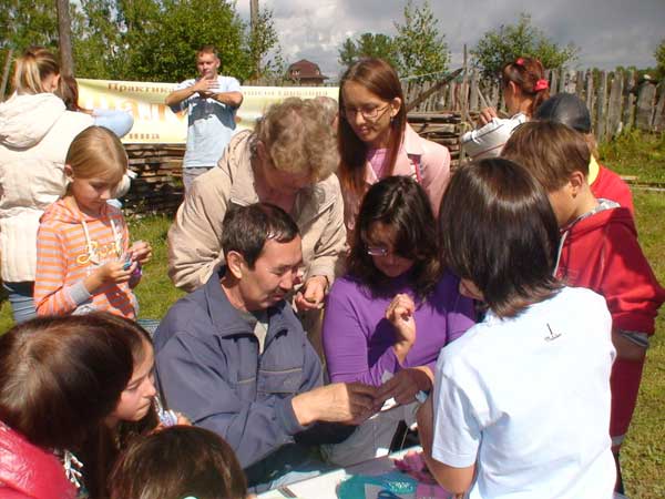 Участие последователей Фалунь Дафа в празднике Курагинского района (Красноярский край). Фото: Максим Кочетков/Великая Эпоха