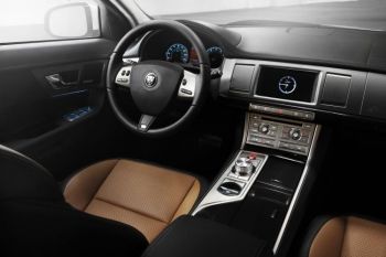 Интерьер Jaguar XF 2010. Фото предоставлено Jaguar Media