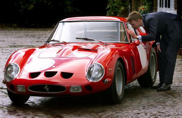 Ferrari 250 GTO 1963 года выставлена на аукцион. Фото:  ADRIAN DENNIS/AFP/Getty Images