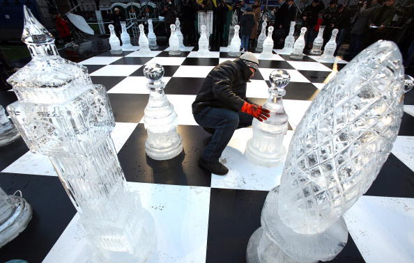 Галерея российской ледовой скульптуры в Москве. Фото: ALEXANDER NEMENOV/AFP/Getty Images