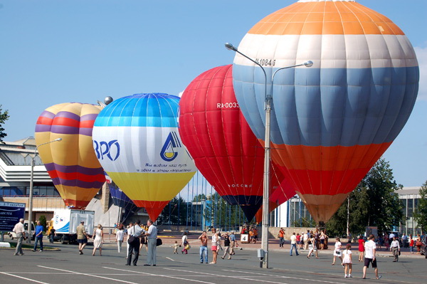Международный салон гражданской авиации и воздухоплавания «ИнтерАэроКом. Санкт-Петербург 2010». Фото: Ира Ошерова/Великая Эпоха
