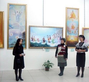 С 6 по 18 декабря в г. Котласе Архангельской области состоялась Международная художественная выставка картин «Истина Доброта Терпение». Фото: Великая Эпоха (The Epoch Times)