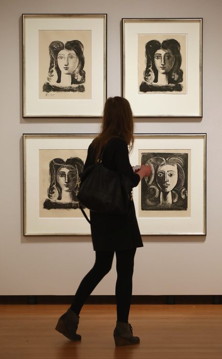 Выставка произведений искусства концерна Bayer AG в Martin-Gropius-Bau в Берлине будет открыта для посетителей с 22 марта по 9 июня 2013 г. Фото: Sean Gallup/Getty Images