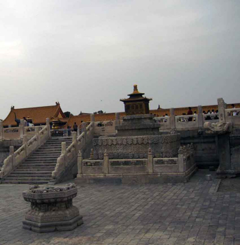  Каменные плиты площадей дворца Гугун. Фото: zhengongfu.org