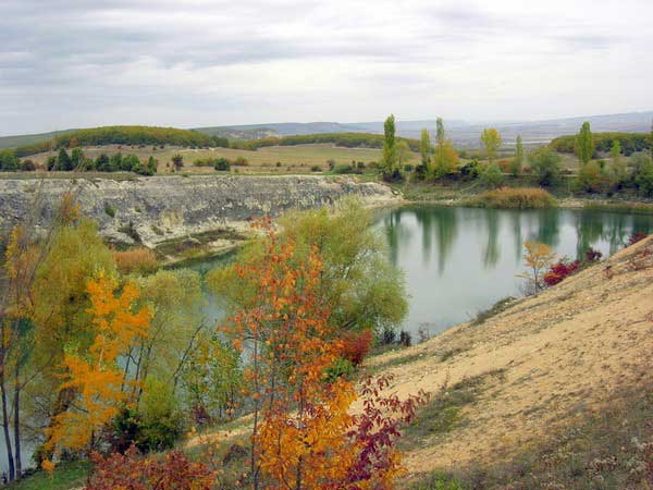 Золотая осень на берегах озера Крепкое близ Холмовки в Крыму. Фото: Алла Лавриненко/Великая Эпоха