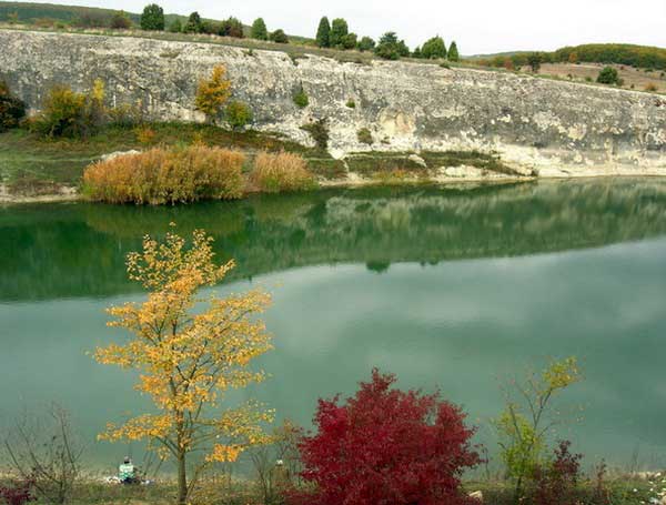 Золотая осень на берегах озера Крепкое близ Холмовки в Крыму. Фото: Алла Лавриненко/Великая Эпоха