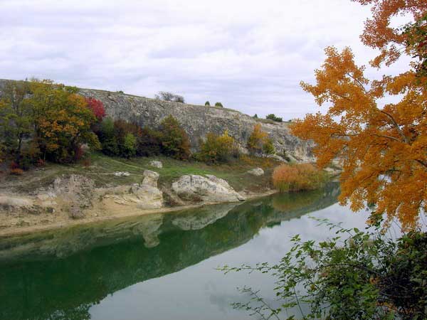 Золотая осень на берегах озера Крепкое близ Холмовки в Крыму. Фото: Алла Лавриненко/Великая Эпоха