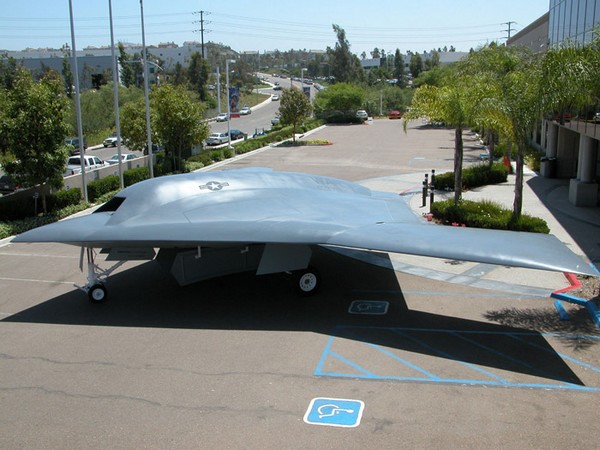 ВМС США в 4 февраля испытали робота-бомбардировщика X-47B. Фото с lenta.ru