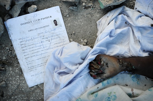  Землетрясение на Гаити — одно из самых страшных в мировой истории. Фото: Olivier Laban mattei/AFP/Getty Images 