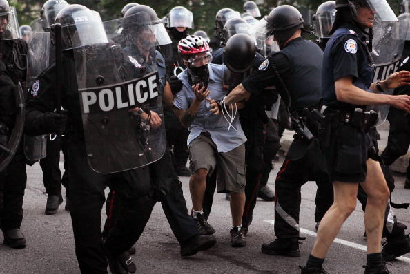 Саммит G20 был встречен беспорядками антиглобалистов в Торонто. Фото: Simon Hayter/Getty Images