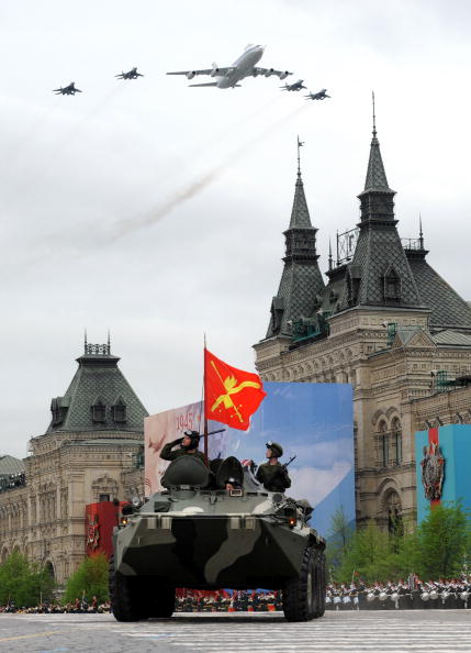 Генеральная репетиция Парада Победы прошла в Москве. Фоторепортаж. Фото: ALEXANDER NEMENOV/AFP/Getty Images