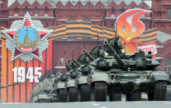 Генеральная репетиция Парада Победы прошла в Москве. Фоторепортаж. Фото: ALEXANDER NEMENOV/AFP/Getty Images