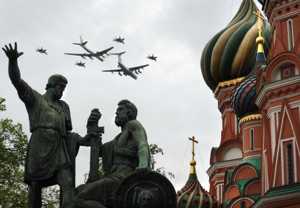 Генеральная репетиция Парада Победы прошла в Москве. Фоторепортаж. Фото: ALEXANDER NEMENOV/AFP/Getty Images