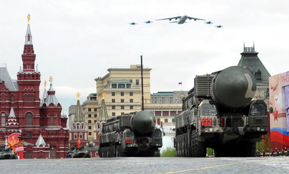 Генеральная репетиция Парада Победы прошла в Москве. Фоторепортаж. Фото: ALEXANDER NEMENOV/AFP/Getty Images