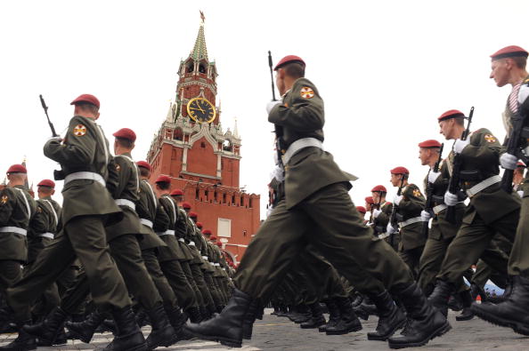 Генеральная репетиция Парада Победы прошла в Москве. Фоторепортаж. Фото: ALEXANDER NEMENOV/AFP/Getty Images