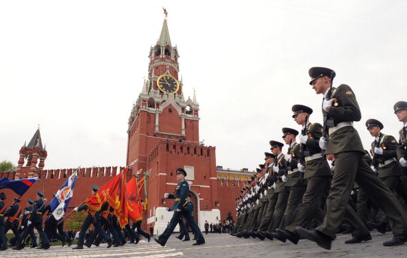 Генеральная репетиция Парада Победы прошла в Москве. Фоторепортаж. Фото: ALEXANDER NEMENOV/AFP/Getty Images