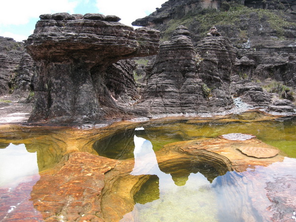 Кругом ручьи и лужицы кристально чистой воды. Фотографировать хочется непрерывно. Фото с сайта: lookandtravel.ru