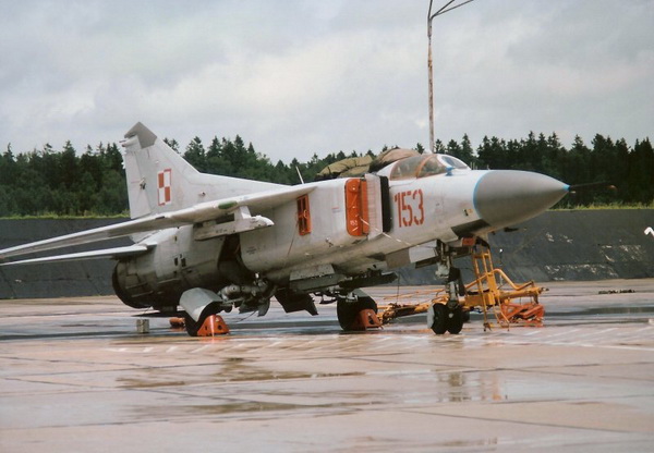 Фотогалерея военных самолетов 1985-1995 годов. Фото: Roel van Gestel
