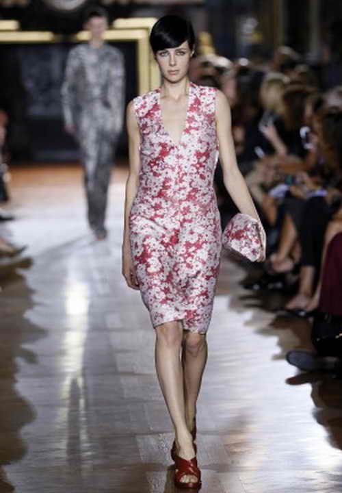 Эдди Кэмпбелл участвует в показе весенне-летней коллекции-2014 Stella McCartney 30 сентября 2013 г. в Париже. 