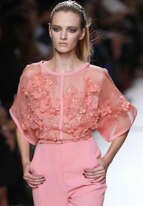 Дарья Строкоус участвует в показе весенне-летней коллекции—2014 Elie Saab 30 сентября 2013 г. в Париже. 