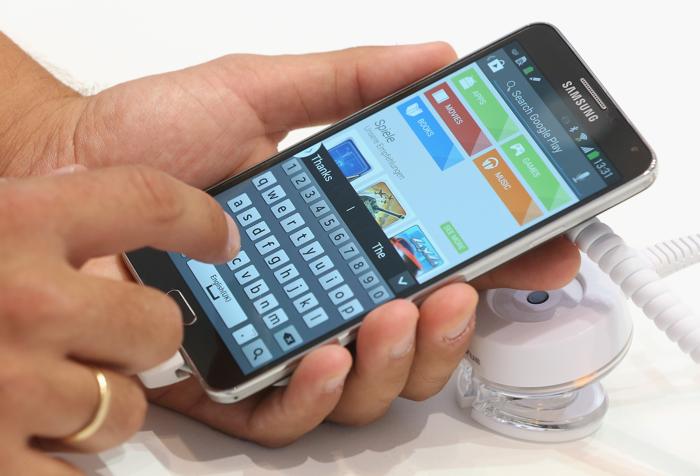 Сматфон Samsung Galaxy Note 3 на открывшейся 53-й международной выставке бытовой электроники IFA 2013 в Берлине 5 сентября 2013 года. Фото: Sean Gallup/Getty Images