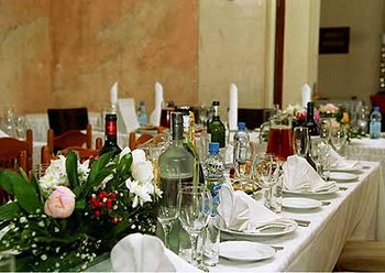 Родители возмущены сборами на выпускной вечер. Фото: partytime.dp.ua