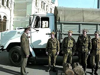 Московские призывники перед отправкой к месту службы. Фото с сайта Минобороны РФ