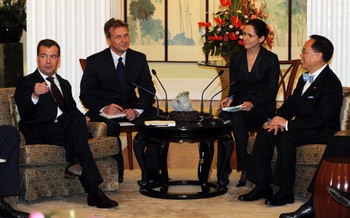 В рамках АТЭС Медведев посетил Гонконг. Фото:MIKE CLARKE/AFP/Getty Images 
