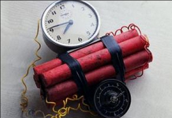 Второе взрывное устройство на съемочной площадке «Дома-2» удалось обезвредить. Фото с vesti.kz