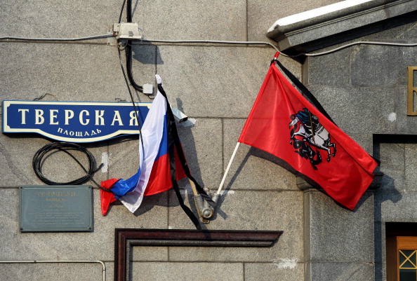 День траура -  26 января Россия скорбит по погибшим в аэропорту Домодедово. Фото: ALEXEY SAZONOV/OXANA ONIPKO/ALEXANDER NEMENOV/AFP/Getty Images