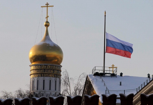 День траура -  26 января Россия скорбит по погибшим в аэропорту Домодедово. Фото: ALEXEY SAZONOV/OXANA ONIPKO/ALEXANDER NEMENOV/AFP/Getty Images