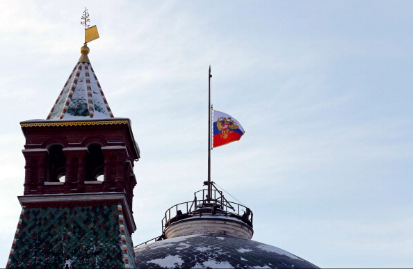 День траура -  26 января Россия скорбит по погибшим в аэропорту Домодедово. Фото: ALEXEY SAZONOV/OXANA ONIPKO/ALEXANDER NEMENOV/AFP/Getty Images
