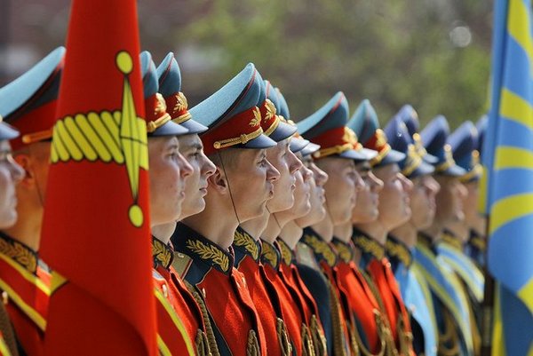 В честь городов воинской славы сегодня был открыт памятный знак в Александровском саду. На торжественной церемонии открытия памятной стелы. Фото с сайта kremlin.ru